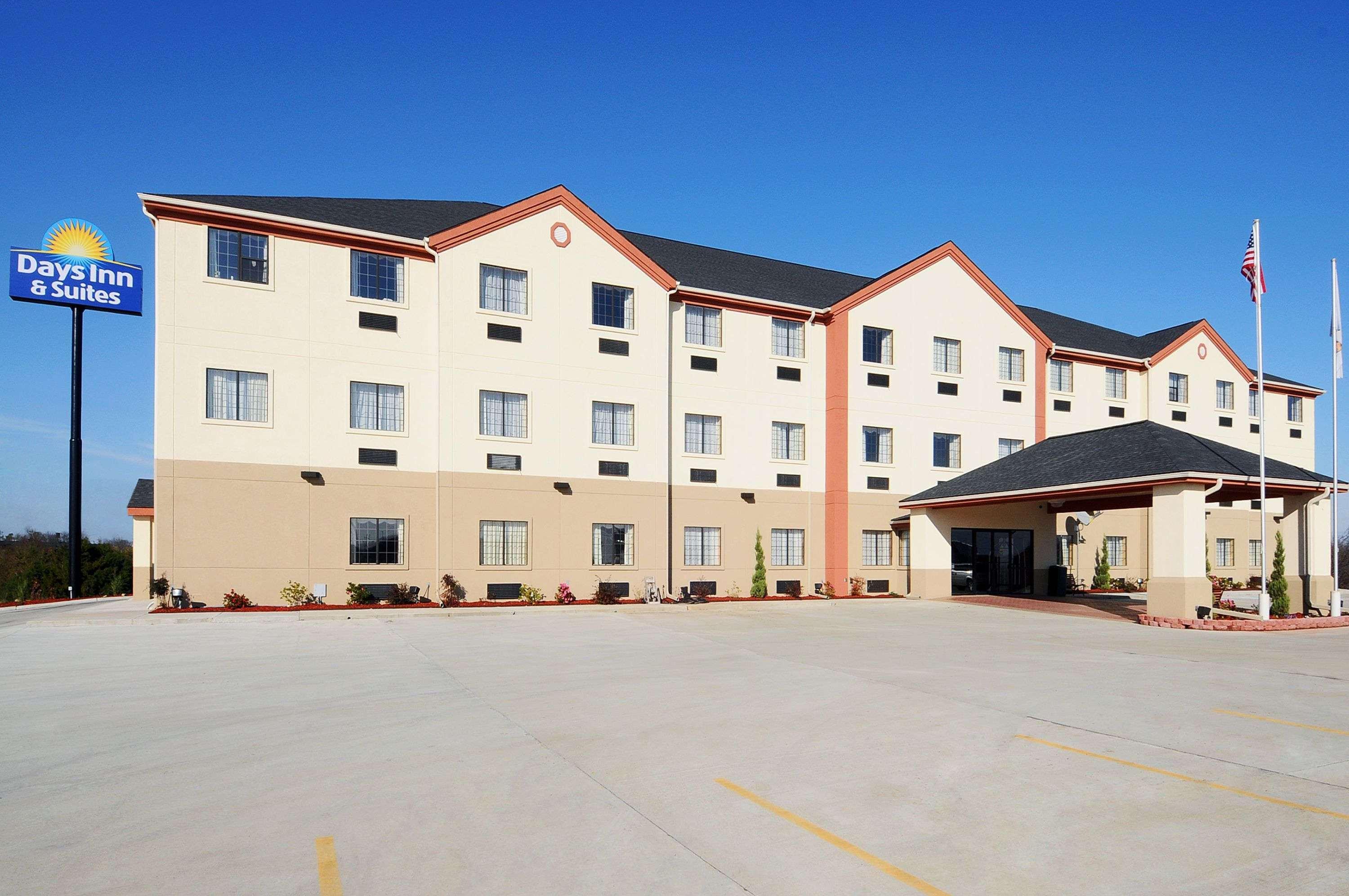 Quality Inn & Suites МакАлестър Екстериор снимка