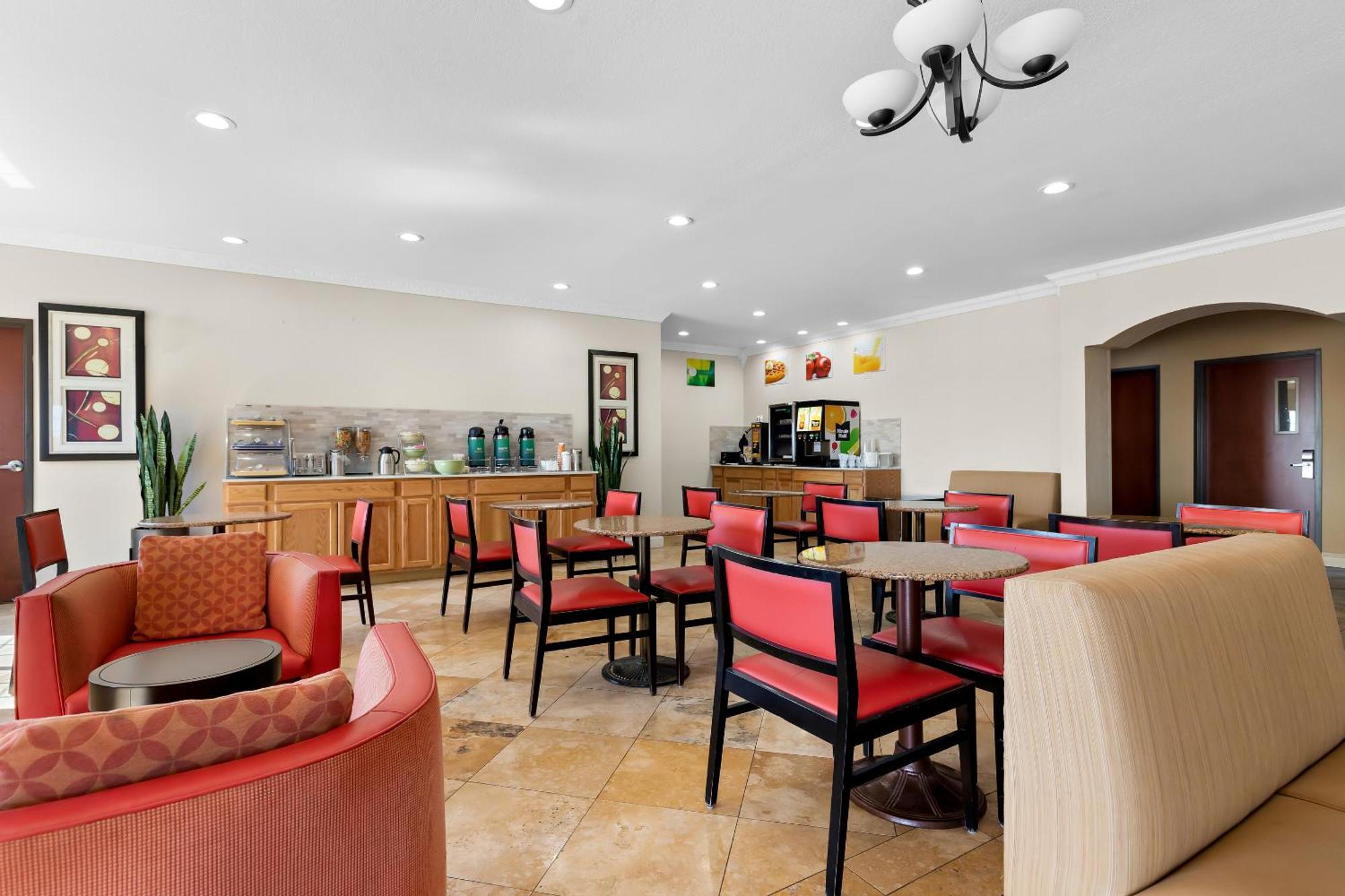 Quality Inn & Suites МакАлестър Екстериор снимка