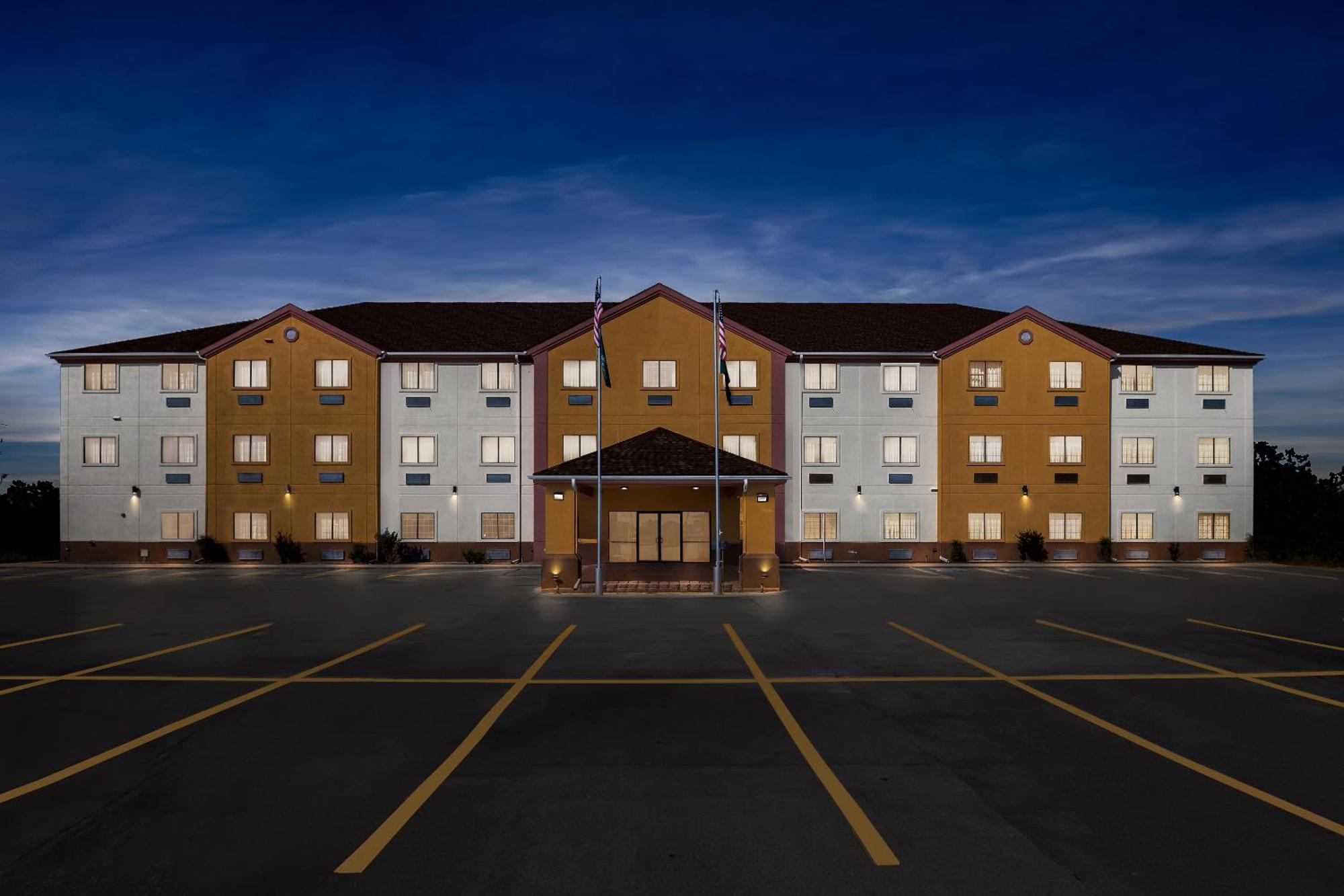 Quality Inn & Suites МакАлестър Екстериор снимка